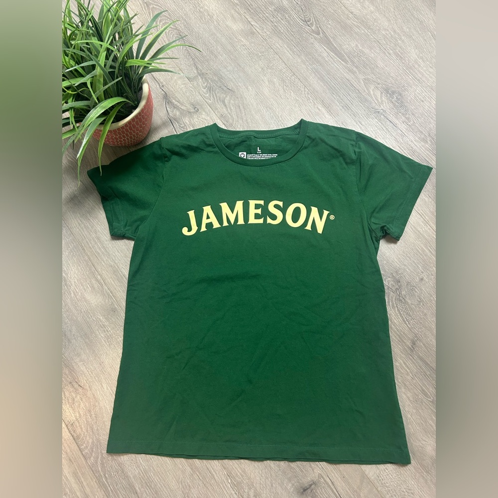 Jameson Green T-Shirt size large
